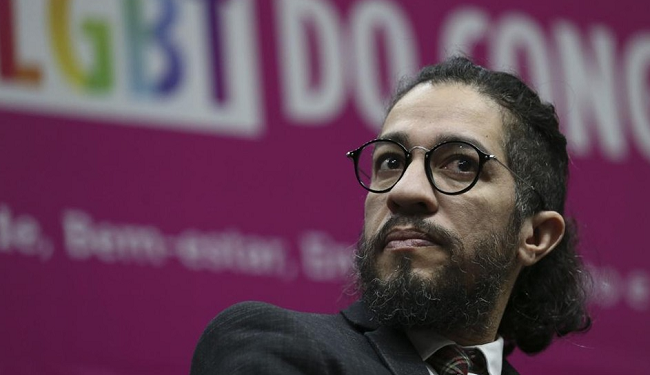 Jean Wyllys anuncia volta ao Brasil para contribuir com governo Lula 