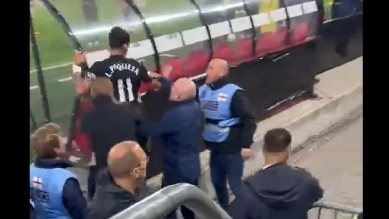 Jogador da seleção brasileira se envolve em briga em jogo e troca socos com torcedores; VEJA VÍDEO