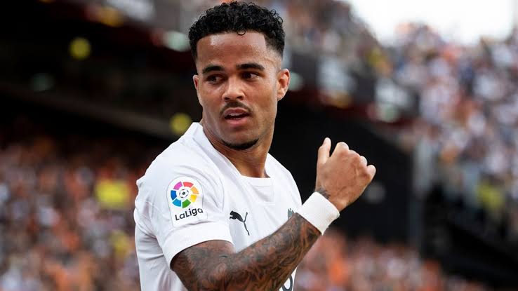 Ladrões roubam casa de jogador e agridem a mulher dele