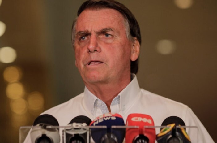 Lula é uma “figura senil, ultrapassada e governa o país com o fígado”, diz Bolsonaro 
