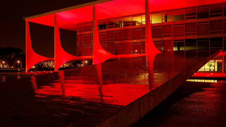 Mais despesas ao contribuinte: governo quer vidros blindados no Planalto