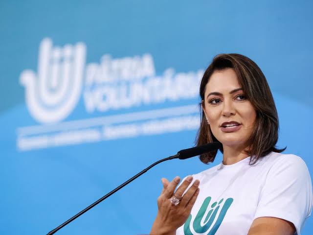 Michelle Bolsonaro entra na mira do governo Lula