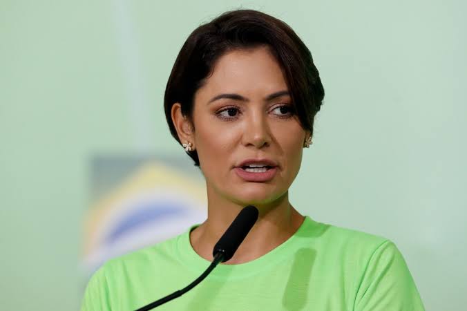Michelle revela que apenas o celular de Bolsonaro foi apreendido