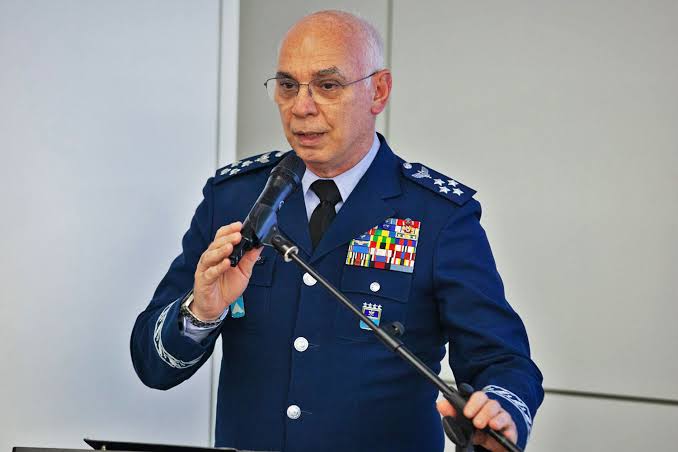 Novo comandante da Aeronáutica recebeu mais de R$ 1 milhão em gratificações