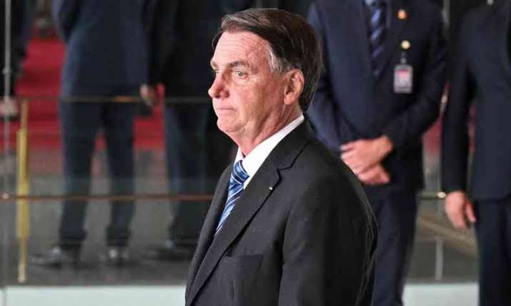 PF investiga se houve fraude no cartão de vacina da covid de Bolsonaro antes de ida aos EUA