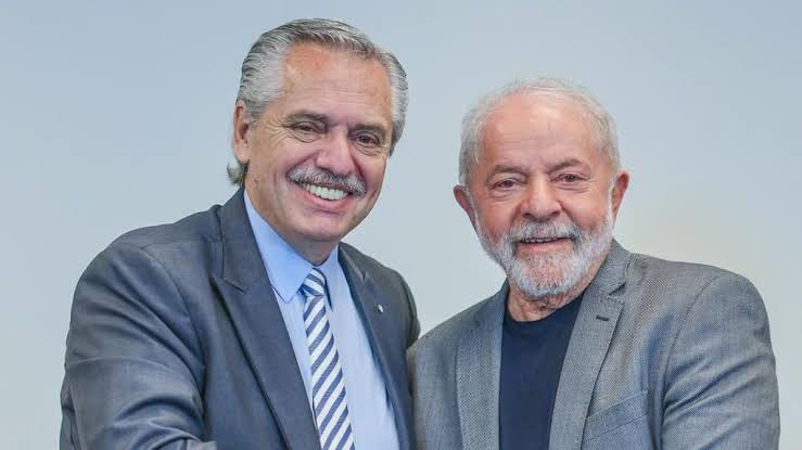 Presidente da Argentina se encontra com Lula hoje para conseguir ”ajuda” milionária com dinheiro do BNDES