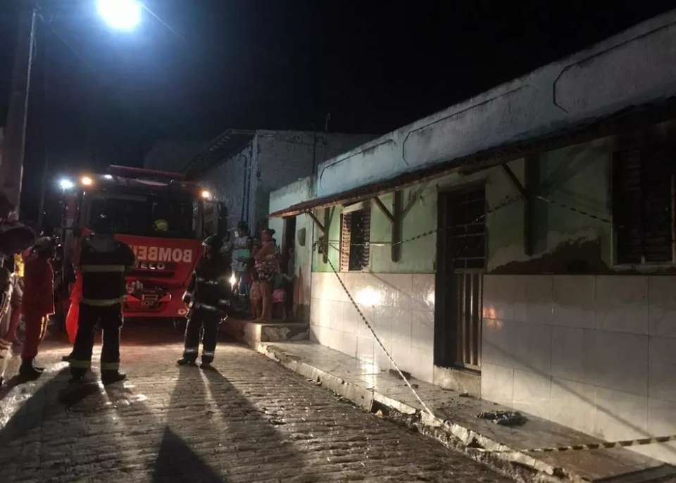 Quatro crianças morrem em incêndio após retornarem de culto em igreja