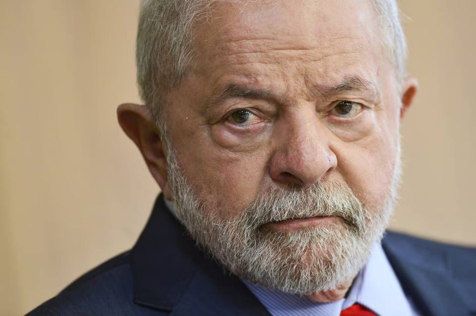 Sem provas, Lula diz que mansão da família de Cid nos EUA é de Bolsonaro