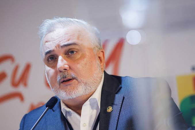 Senado pede que presidente da Petrobras explique nova política de preços