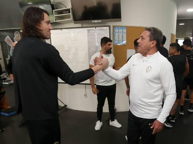 Tenso: Goleiro Cássio faz declaração polêmica e Luxemburgo não gosta