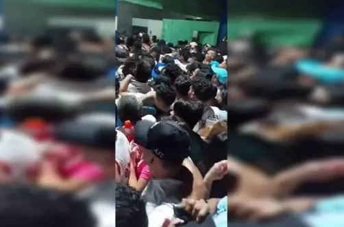 Várias pessoas morrem esmagadas em partida de futebol em El Salvador; VEJA VÍDEO