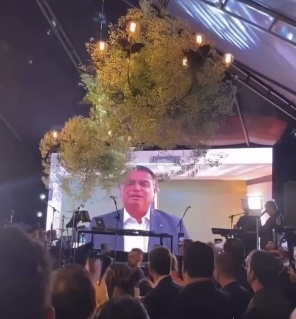 Veja o vídeo que Bolsonaro enviou para ser exibido durante o casamento de Nikolas Ferreira
