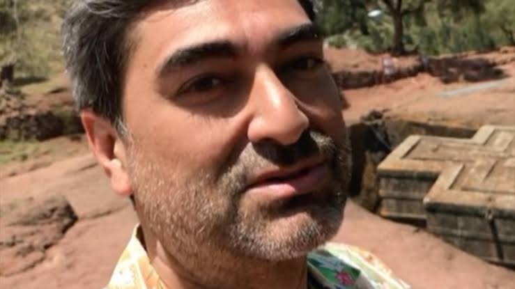 Zeca Camargo surta durante viagem e leva pancadas na cara de guia; VEJA VÍDEO