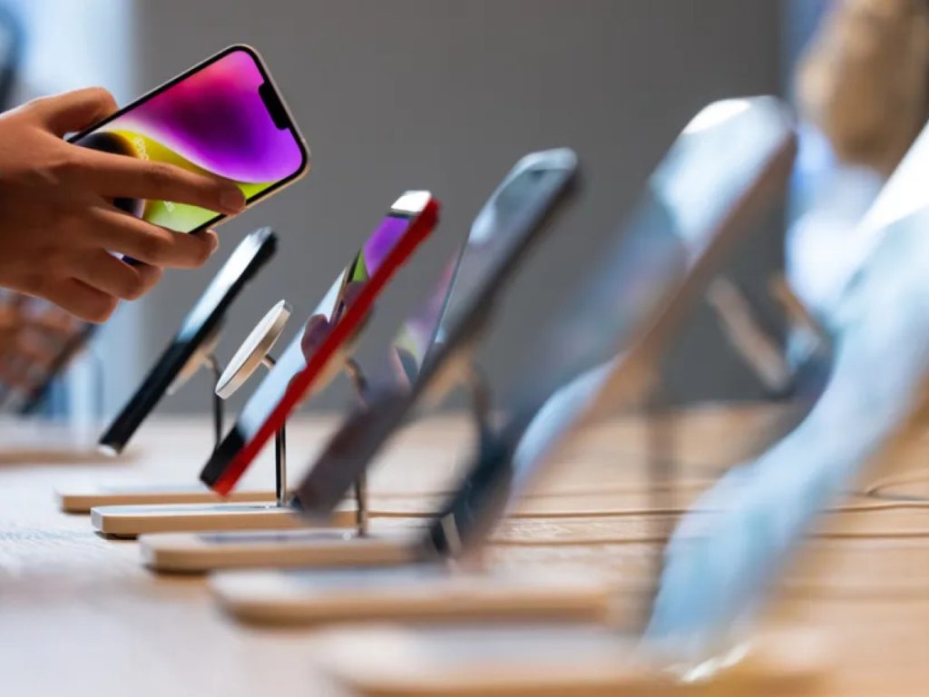 iPhone terá tela com bloqueio inteligente, com notícias, clima e cotações, em nova versão do iOS