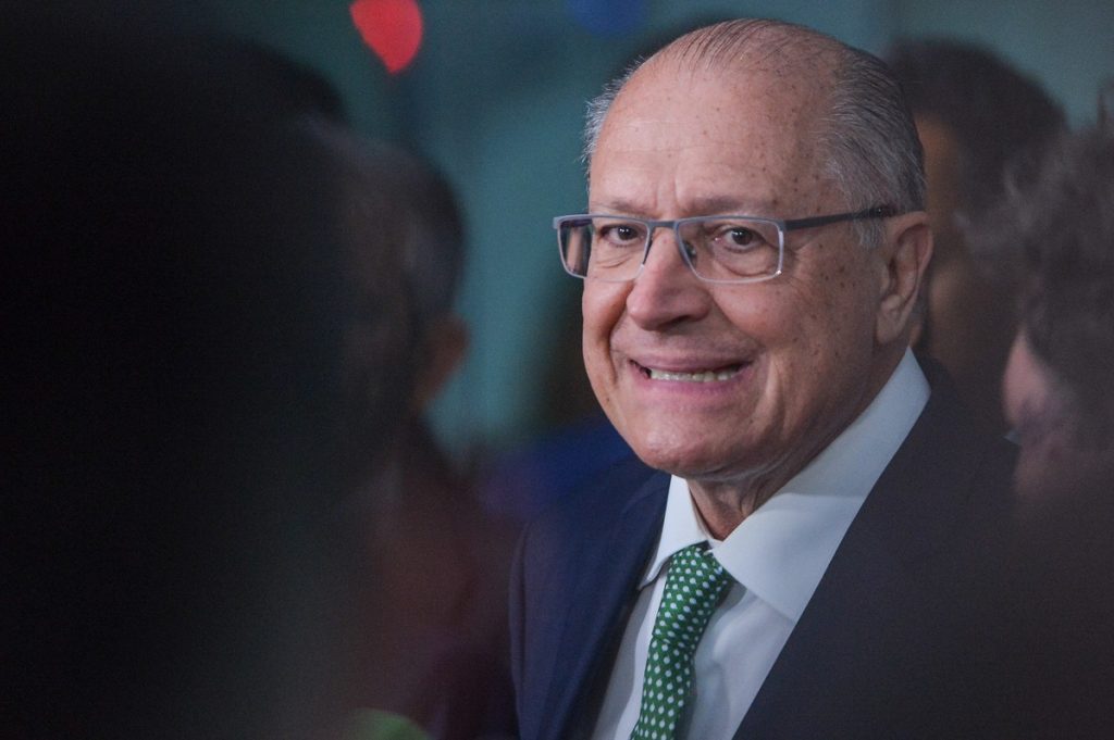 Alckmin tenta se aproximar do agronegócio e deixa o desgaste com o setor para os radicais