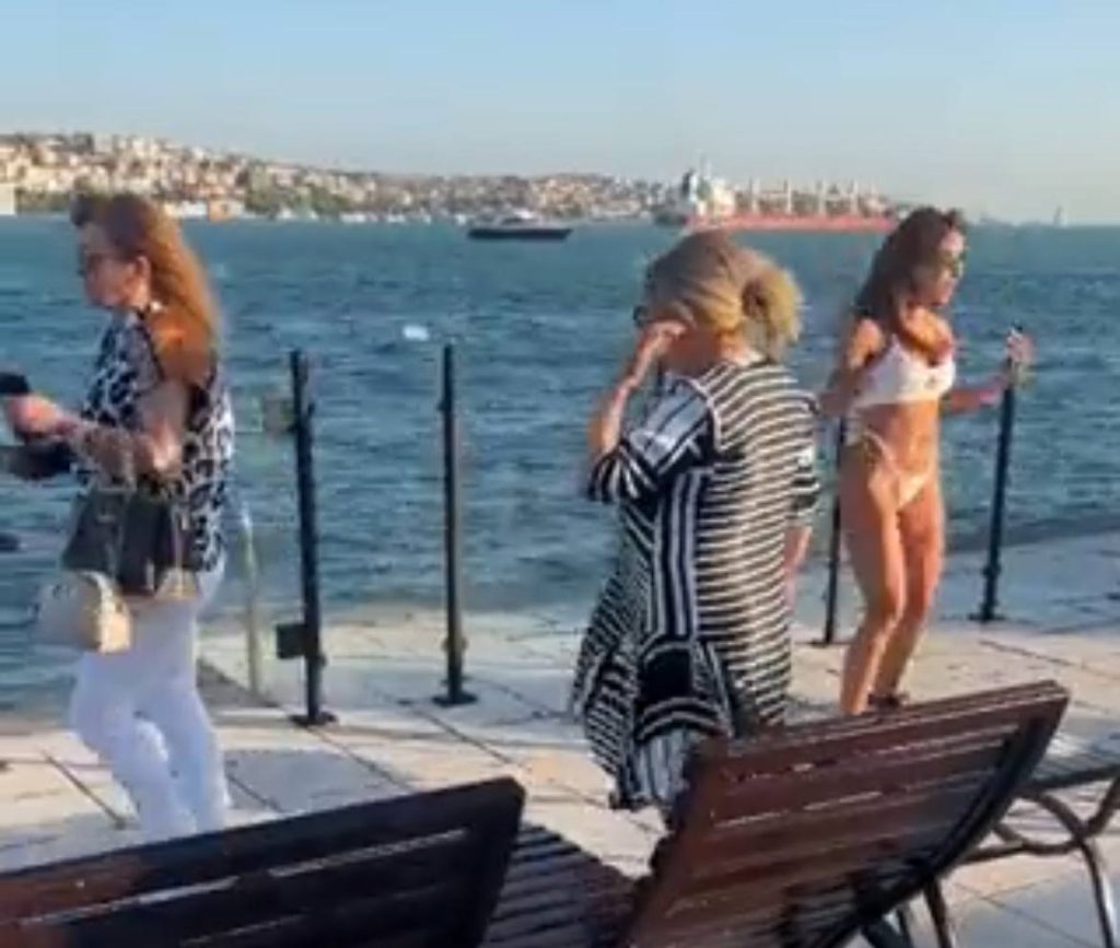Anitta se exibe dançando de biquíni na Turquia e  estrangeiros reprovam; VEJA VÍDEO