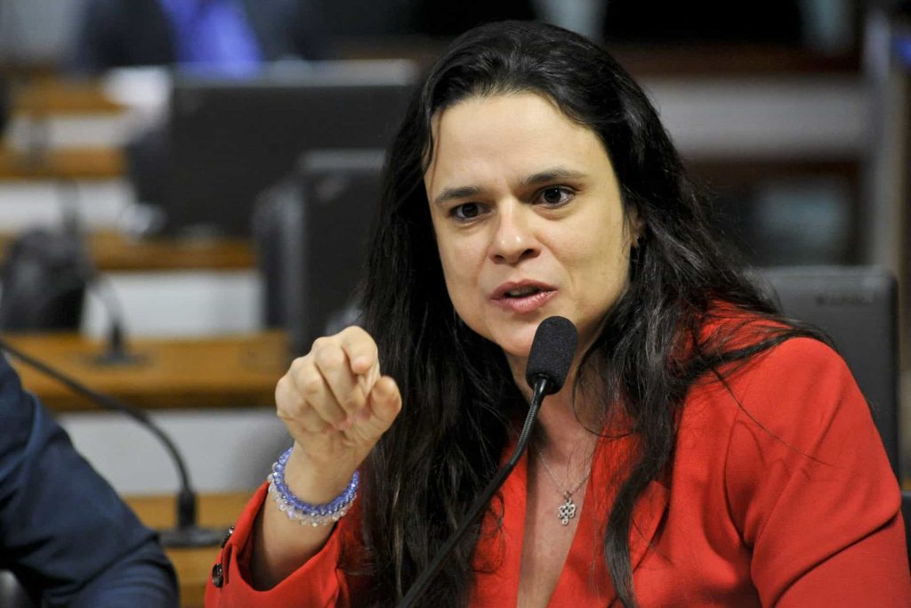 “Bolsonaro salvou a democracia”, afirma Janaina Paschoal