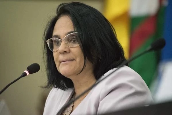 Damares se insurge contra seu partido e vai votar contra Zanin