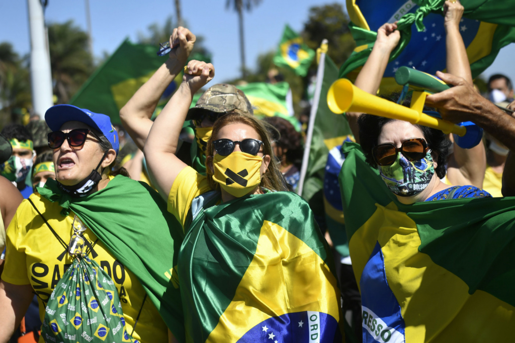 ENQUETE: na sua opinião, Bolsonaro deveria ter se posicionado contra os acampamentos em frente aos quartéis?