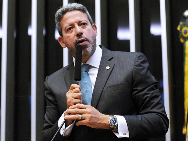Extra: Câmara vai gastar mais de R$ 100 mil com espreguiçadeira e móveis para área externa da residência oficial de Lira