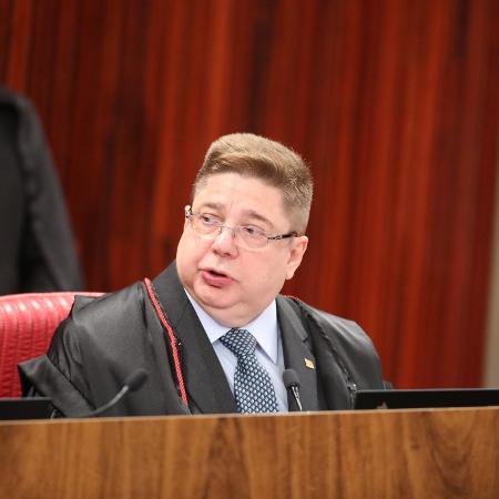 Extra: ministro vota contra relator novamente e mantém Bolsonaro elegível