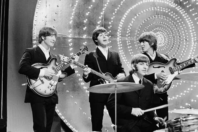 Inteligência artificial irá cantar por John Lennon e Beatles vão lançar música inédita; ENTENDA