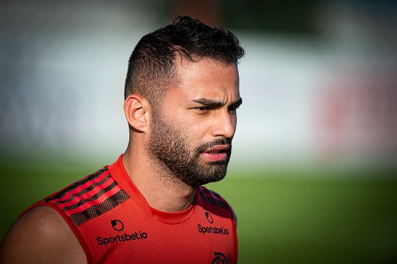 Jogador do Flamengo vai à Justiça contra ‘calote’ de R$ 4,3 milhões