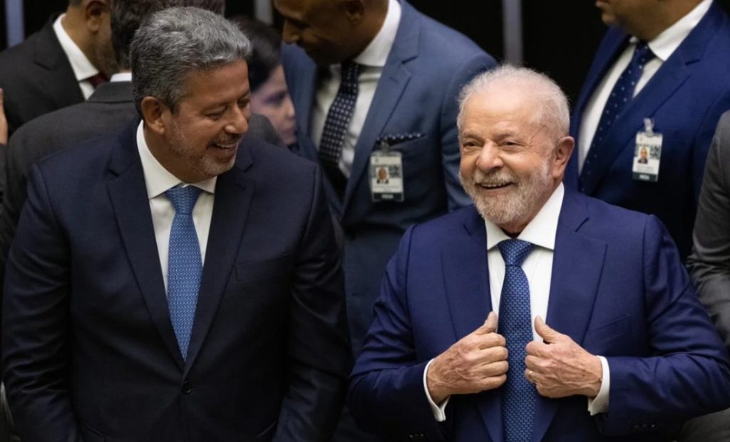 Mesmo com ataques a Lira, presidente da Câmara nem se arranhou: “mantém poder na sua mão”