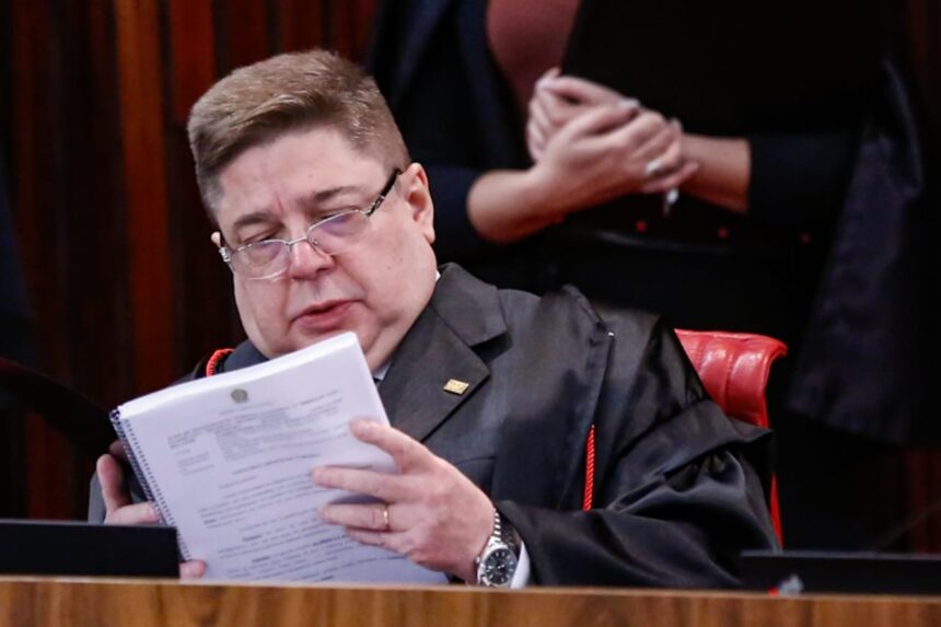 Ministro do TSE que manteve segredo sobre seu voto irá votar agora; ASSISTA