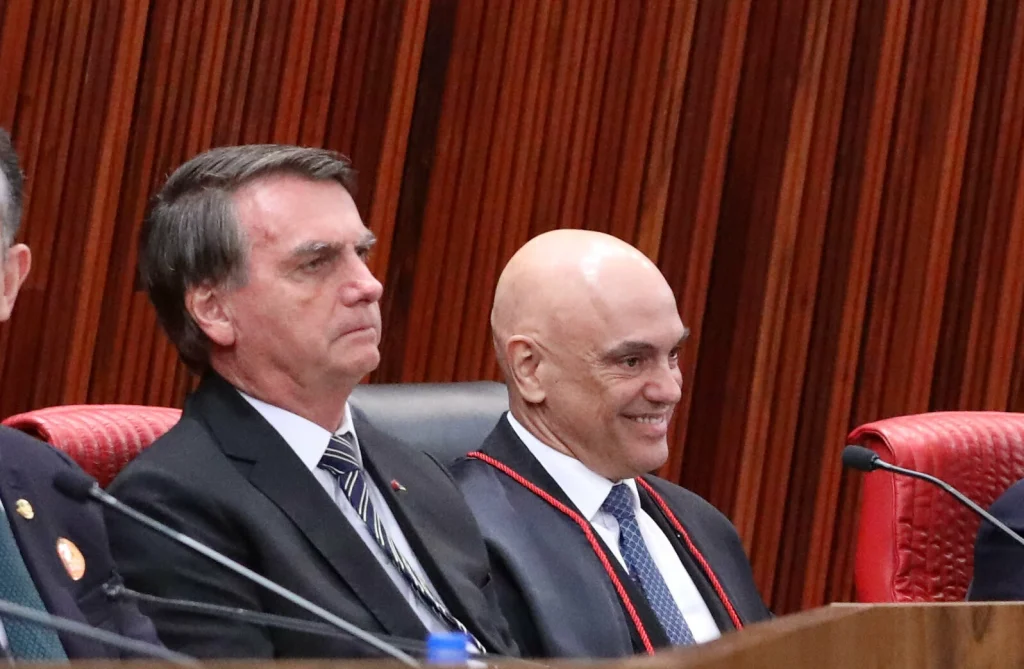 Núcleo de Bolsonaro acionará OEA contra Moraes, diz colunista