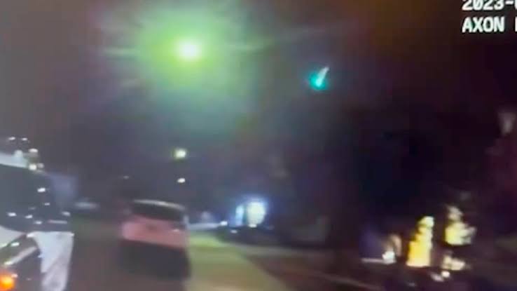 Polícia revela vídeo de queda de OVNI e chamado de pessoa que viu dois alienígenas em seu quintal; VEJA VÍDEO