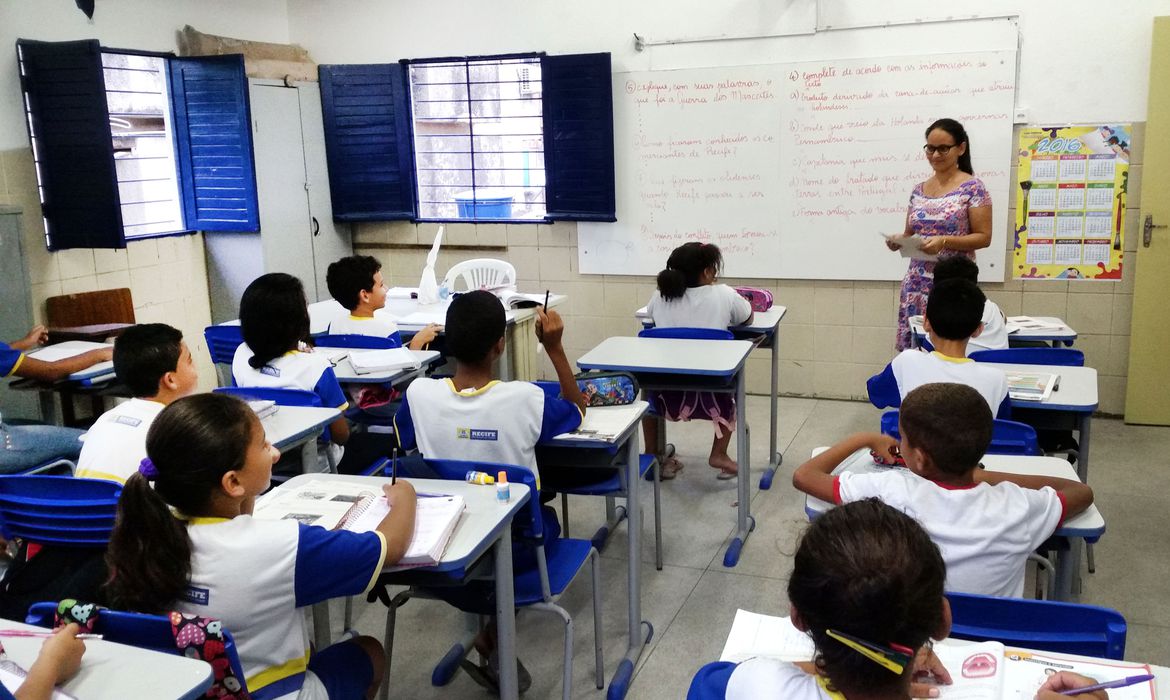 Preocupante: Só um estado brasileiro pode ser considerado alfabetizado ao fim do segundo ano do fundamental, diz MEC
