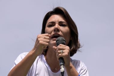 A ex-primeira dama, Michele Bolsonaro, não tem interesse em mudar o domicílio eleitoral para o Paraná para disputar a vaga de Moro, segundo Valdemar