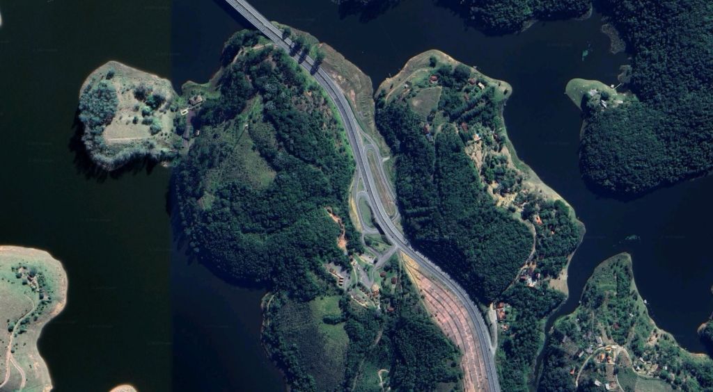 Local onde a câmera de segurança da Rodovia dos Tamoios filmou um helicóptero que pode ser a aeronave desaparecida