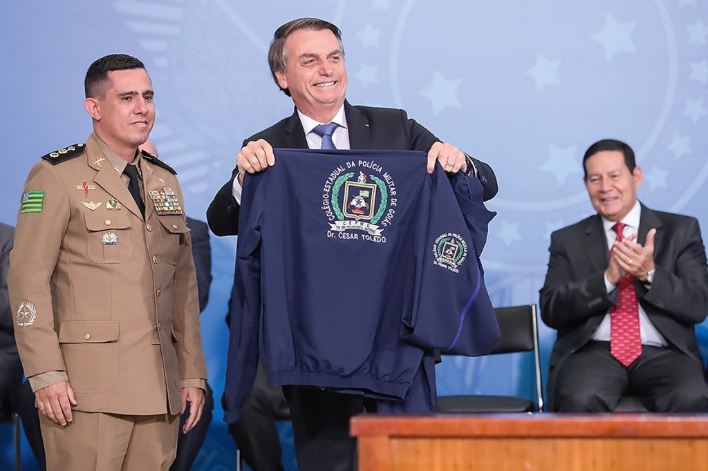CARTILHA - Bolsonaro: para ele, crianças devem aprender disciplina e hierarquia