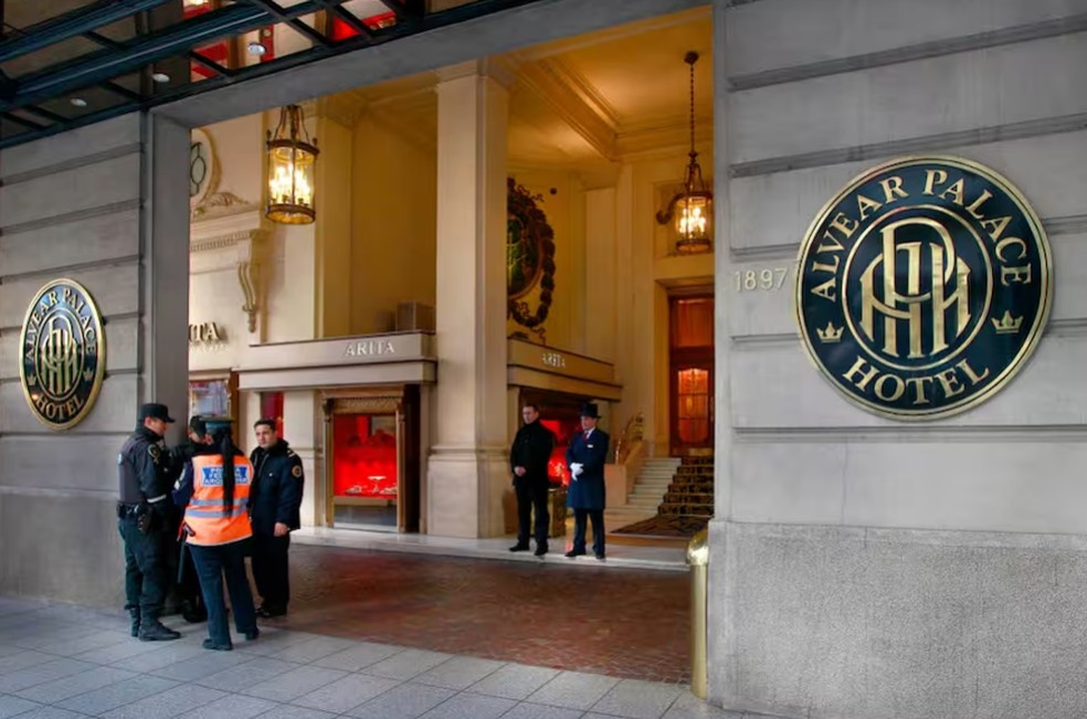 Foto mostra fachada do hotel Alvear Palace — Foto: La Nacion