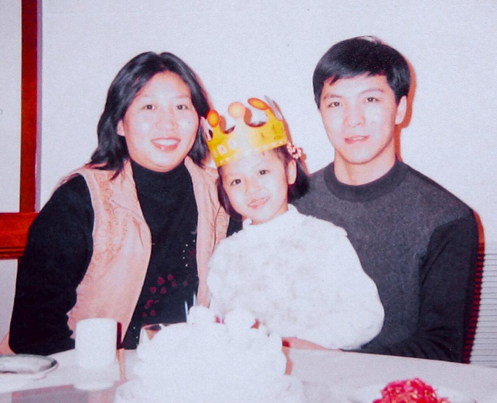 Han Guangzi with her parents in 2007. (Courtesy of Han Guangzi)