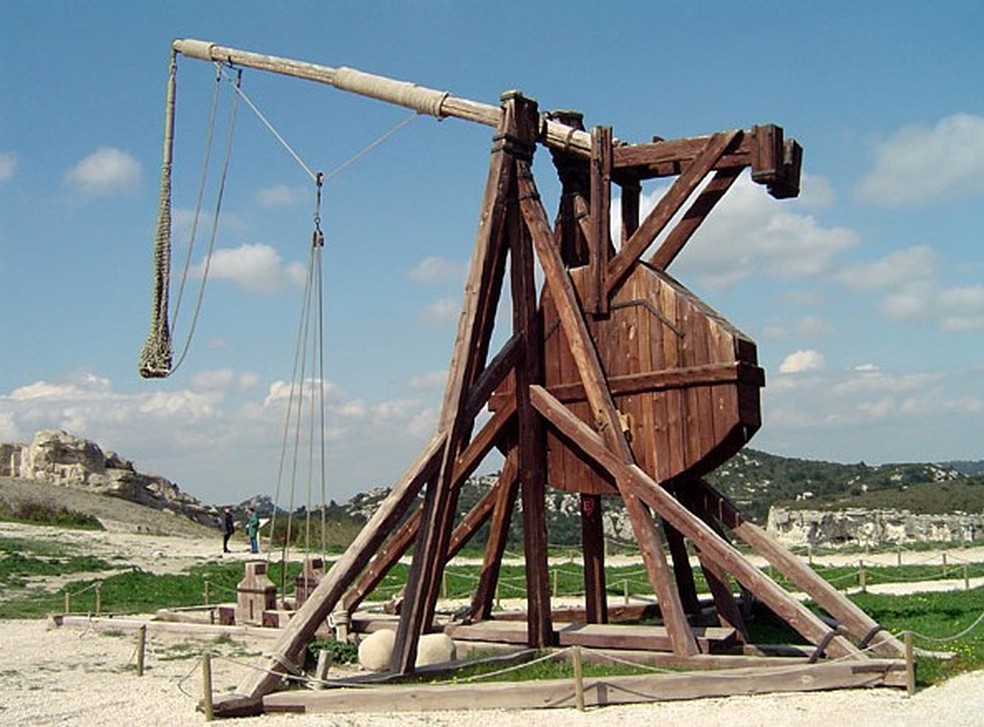 Réplica de um trabuco medieval francês — Foto: Reprodução/Wikimedia Commons
