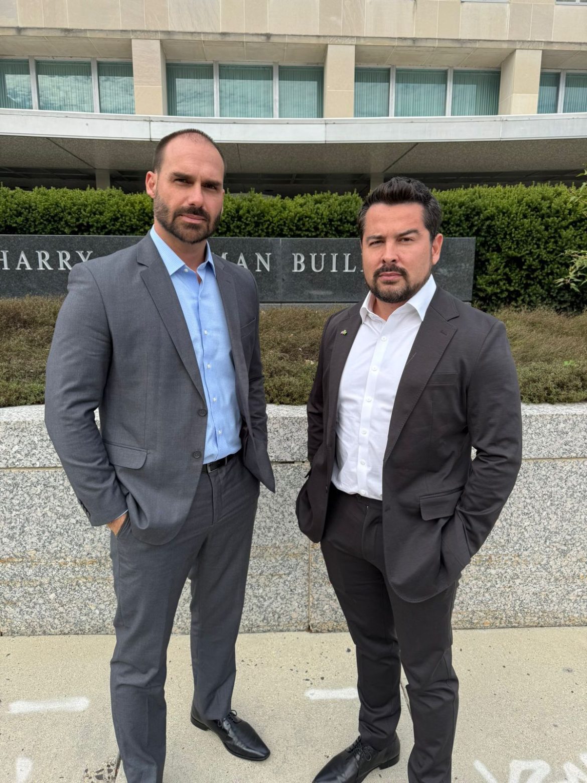 Eduardo Bolsonaro e Paulo Figueiredo são recebidos pelo governo ...