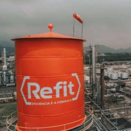 Governo do Rio pede intimação da Refit por inadimplência