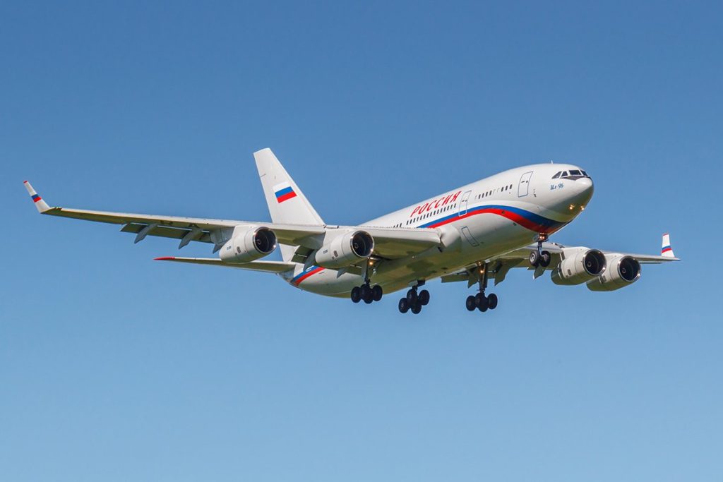 Aeronave oficial do governo da Rússia, usada pelo Kremlin, pousa em Brasília e segue para a Base Aérea; motivo da visita não foi divulgado.