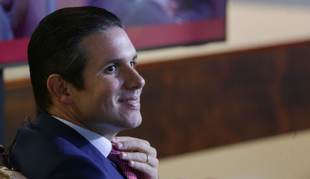 Após reajuste a servidores, Motta vai aumentar verba de gabinete em 23%