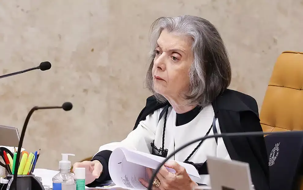 Cármen Lúcia afirma que estaria presa caso o golpe tivesse sido concretizado e justifica julgamento de tentativa golpista pelo STF
