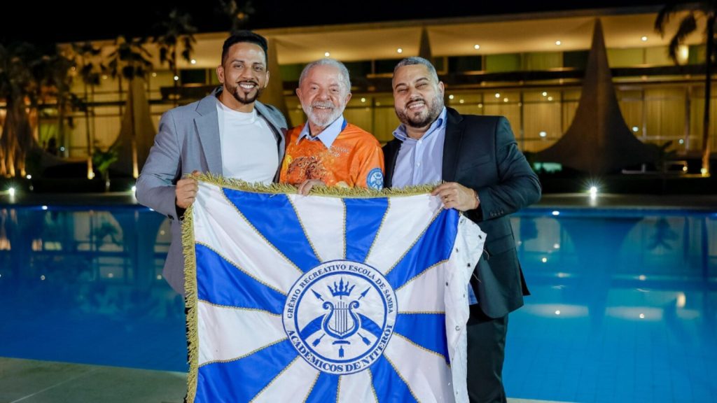 TCU recomenda suspender repasse da Embratur a escola de samba por possível desvio de finalidade em enredo sobre Lula.