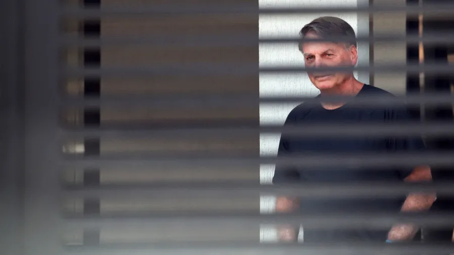 Jair Bolsonaro é levado pela PF à Superintendência no DF