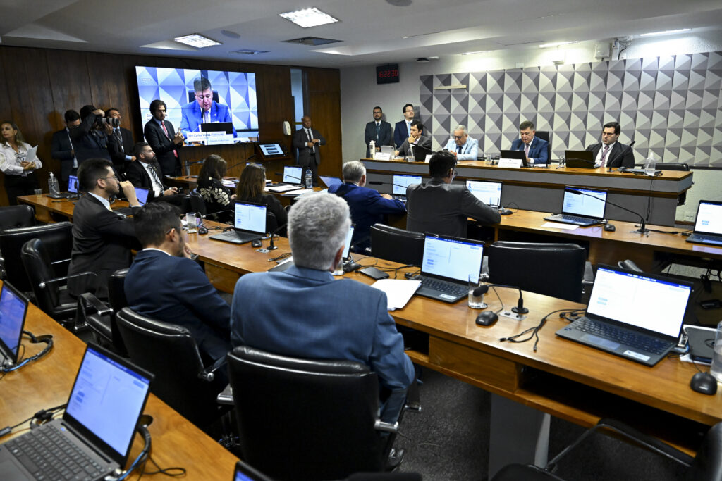 CPMI convida Galípolo e Campos Neto para depor