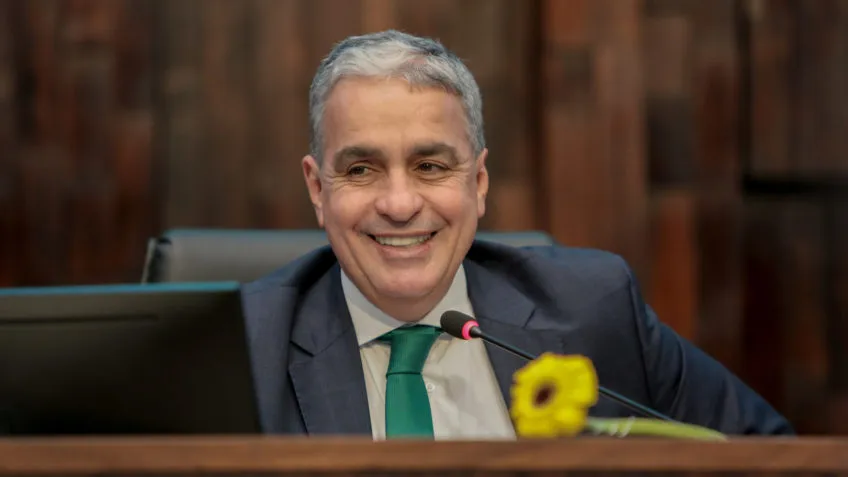 A decisão estabelece que Bacellar passará a usar tornozeleira eletrônica e ficará afastado da presidência da Casa.