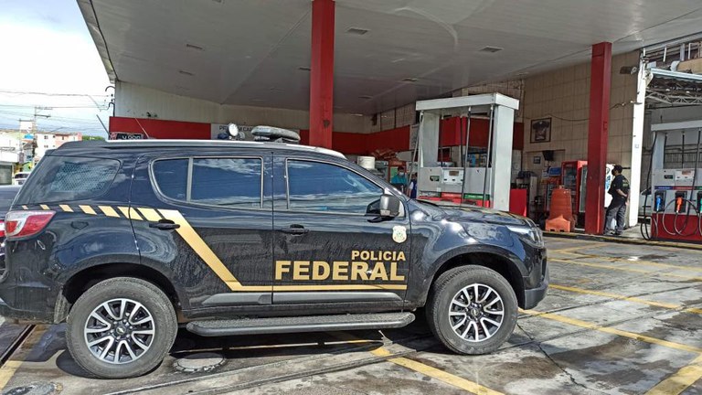 PF faz operação em postos de combustível do PCC