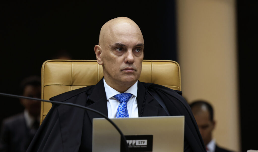 PF - O ministro Alexandre de Moraes, do Supremo Tribunal Federal, citou um precedente envolvendo o presidente Lula (PT) para determinar que o ex-presidente Jair Bolsonaro (PL) permaneça preso