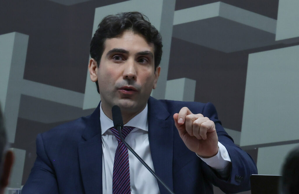 Galípolo cita caso Master e defende autonomia orçamentária do Banco Central para ampliar fiscalização do sistema financeiro